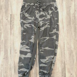 Splendid Lakeside jogger in Camo